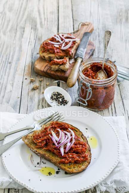 Bruschetta calabrese with red onions — Stock Photo