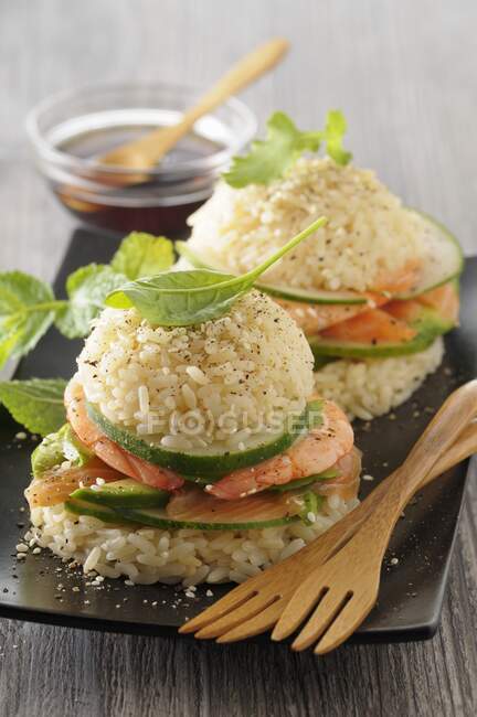 Rice burgers with cucumber and prawns — Stock Photo