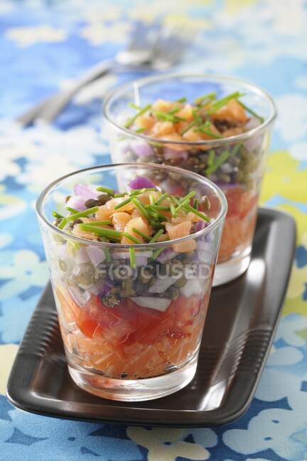 Lentil salad and salmon tartare — Stock Photo