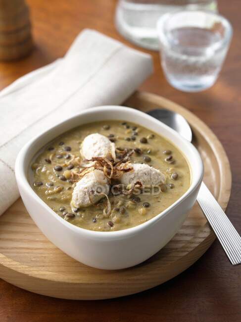 A bowl of lentil soup with chicken breast quenelles — Stock Photo