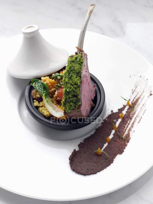 Herb crust Morrocan lamb chops with vegeable tagine — Stock Photo