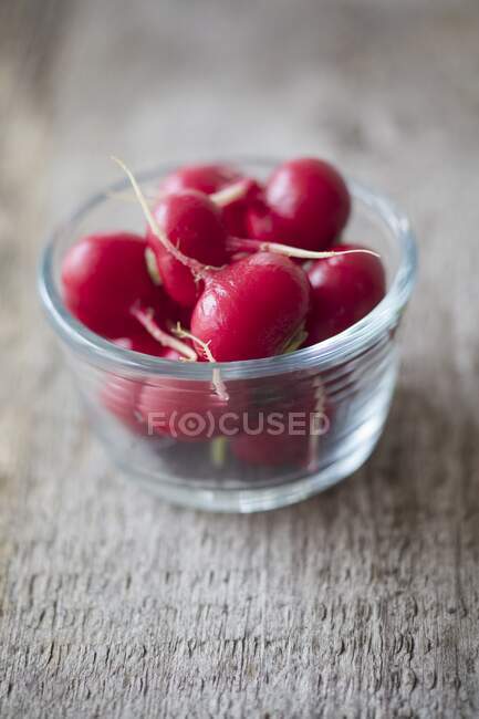 Radishes in a glass — Stock Photo