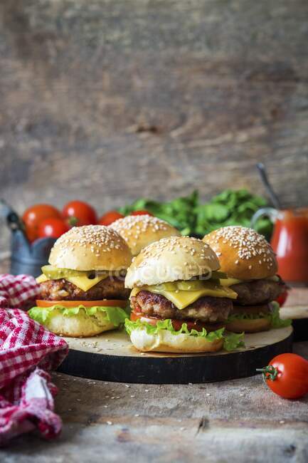 Homemade burgers with pickled cucumbers — Stock Photo