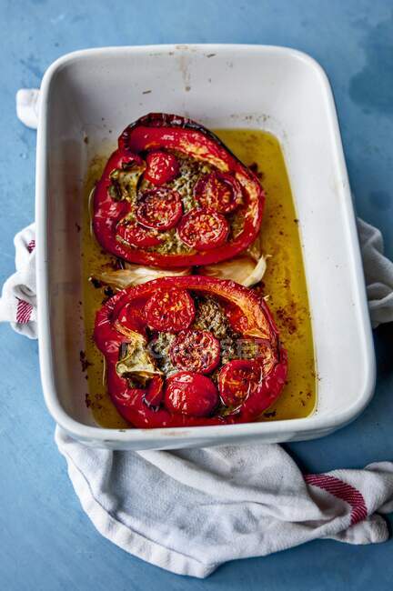 Stuffed peppers with cherry tomatoes, anchovies and garlic — Stock Photo