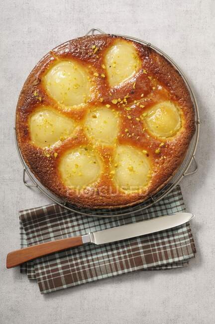 Sunken pear cake close-up view — Stock Photo