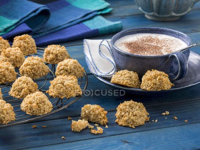 Coconut macaroons close-up view — Stock Photo