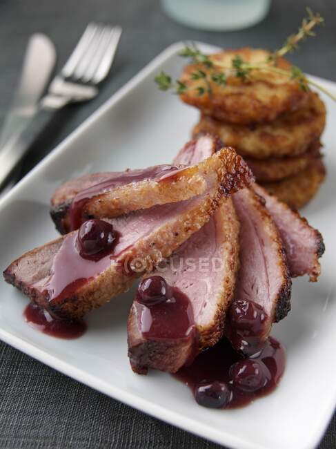 Roast duck with roasted potatoes and blackcurrant jam — Stock Photo