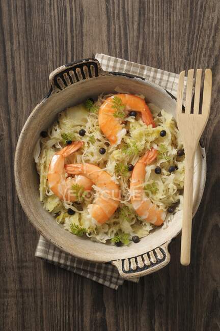 Sauerkraut with prawns and caraway seeds — Stock Photo