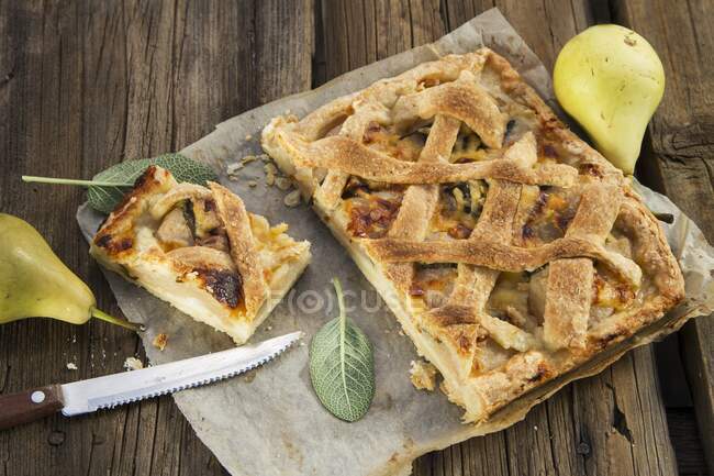 Pear tart with sage close-up view — Stock Photo