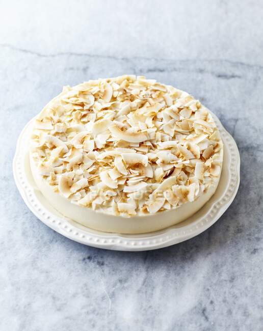 Cheesecake made with coconut milk and decorated with toasted coconut — Stock Photo