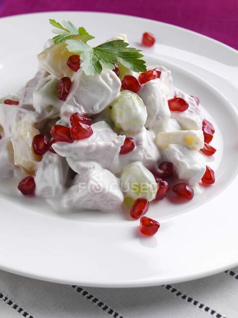 A plate of chicken fruit salad — Stock Photo