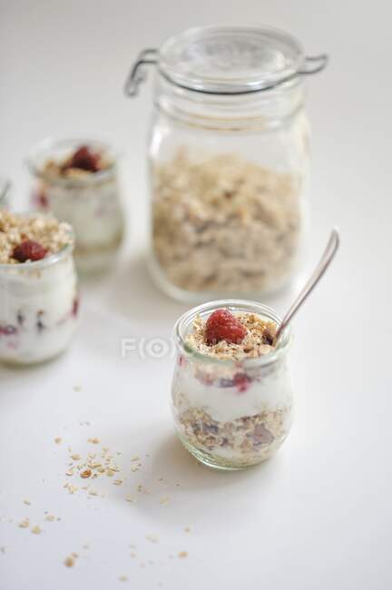 Honey and almond muesli with raspberries in a glass — Stock Photo
