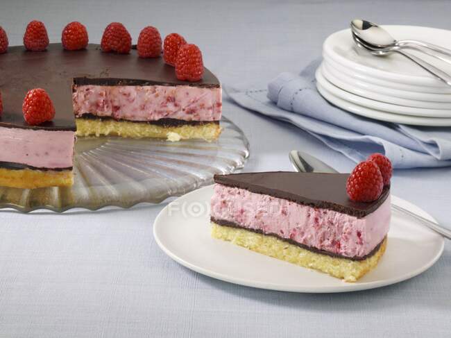 Chocolate raspberry mousse cake — Stock Photo
