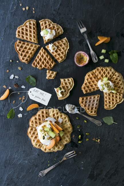 Gluten-free waffles with pistachios and fruits — Stock Photo