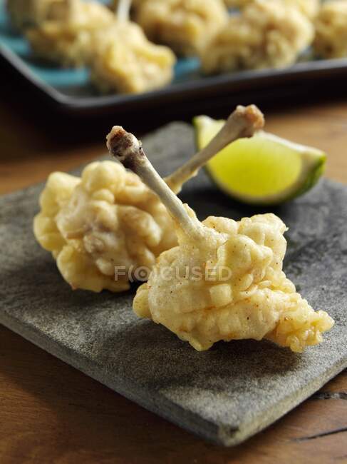 Ange ailes poulet dans tempura — Photo de stock