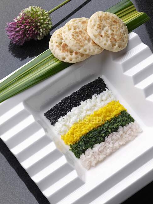 Plat de caviar vue rapprochée — Photo de stock