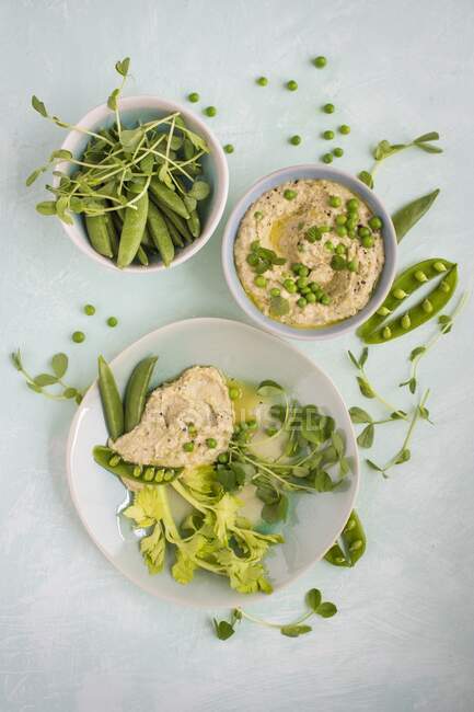 Pea houmous with peas, beans, and pea shoot, view from above — Stock Photo