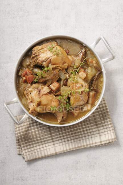 Rabbit ragout in a pot close-up view — Stock Photo
