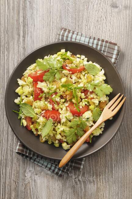 Cauliflower tabouleh with tomatoes and various herbs — Stock Photo