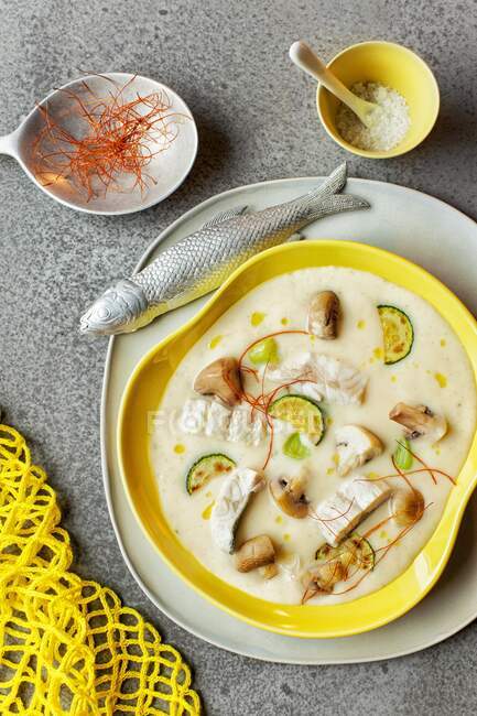 Sea bass stew with courgette and mushrooms — Stock Photo