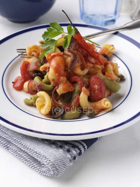 Pasta with vegetables and sauce — Stock Photo