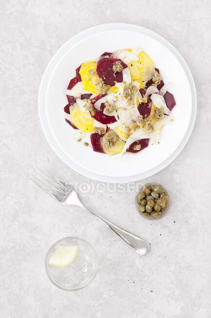 Beetroot Fennel Salad with capers — Stock Photo