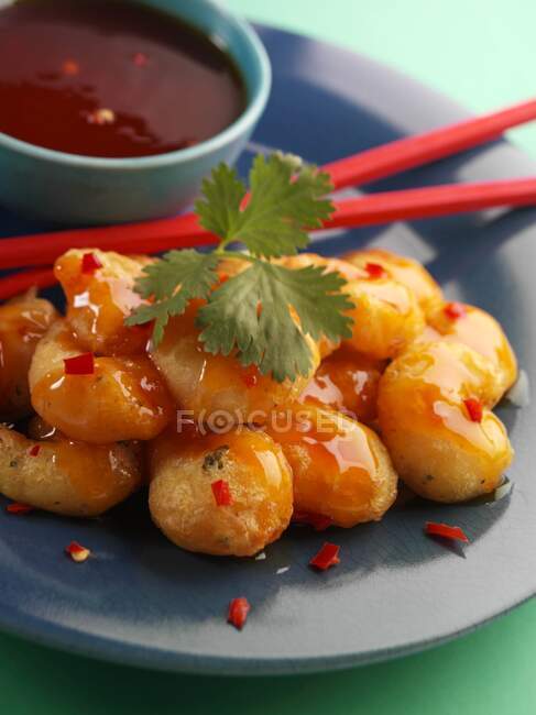 Sweet and sour prawns — Stock Photo