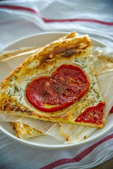 Slices of cheese tart with tomato — Stock Photo