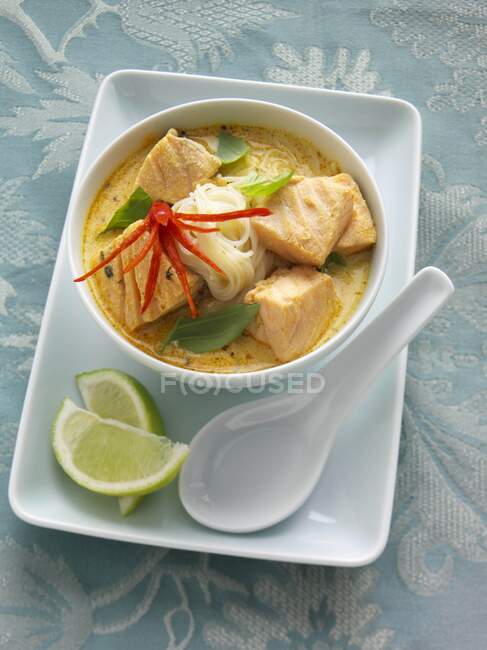 A bowl of Thai salmon laksa — Stock Photo