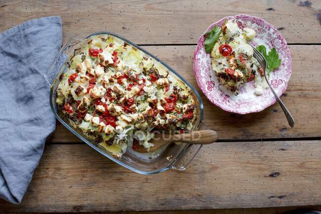 Pointed cabbage bake with chilli peppers — Stock Photo