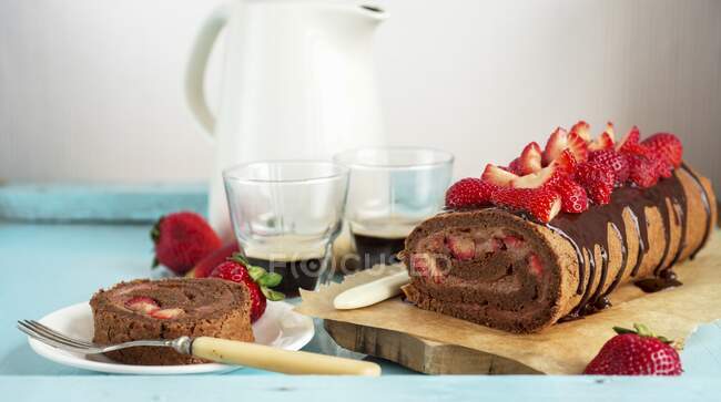 Strawberry chocolate Swiss roll — Stock Photo