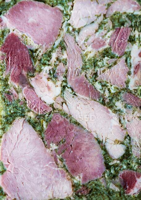 Pieces of ham in white wine and parsley jelly (seen from above) — Stock Photo
