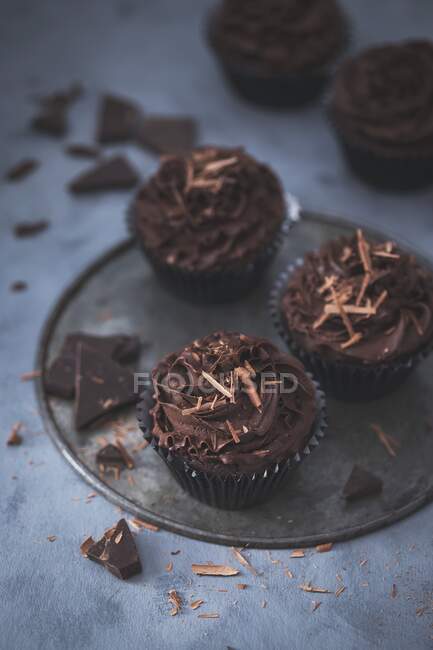 Cupcakes de chocolate negro vista de cerca - foto de stock