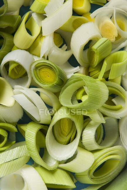 Imagem de armação cheia de fatias de alho-porro — Fotografia de Stock