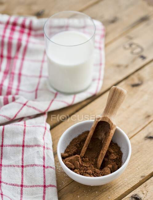 A glass of milk and cocoa powder — Stock Photo