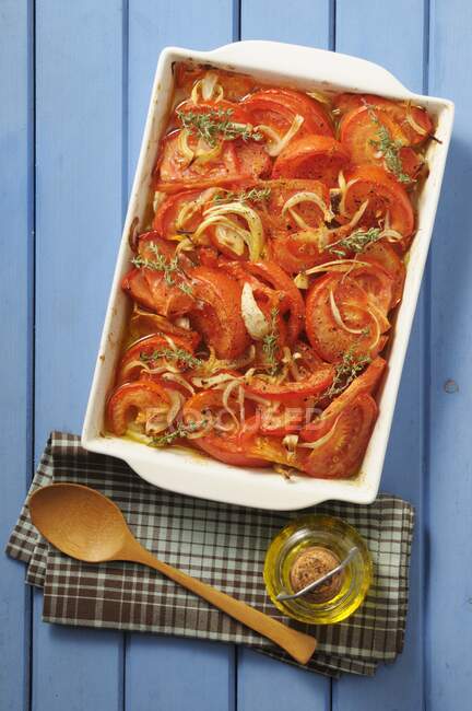 Tomato gratin with thyme — Stock Photo
