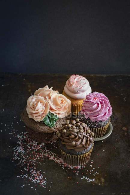 Four cupcakes for Valentines Day — Stock Photo
