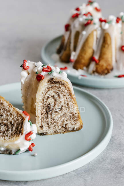 Bundt cake decorated with sugar glaze and Christmas sprinkles — Stock Photo