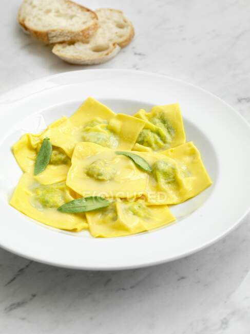 Ravioli with spinach and ricotta — Stock Photo