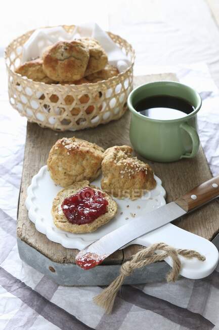 Breakfast bread rolls made of linseed and buckwheat flour, with jam (gluten free) — Stock Photo