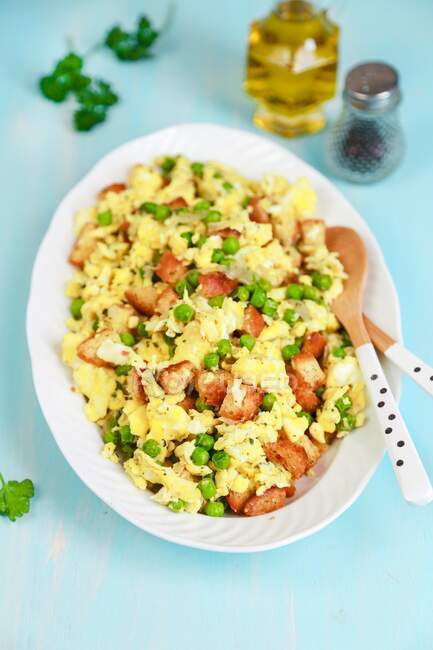 Eggs with fried bread peas and spring onions — Stock Photo