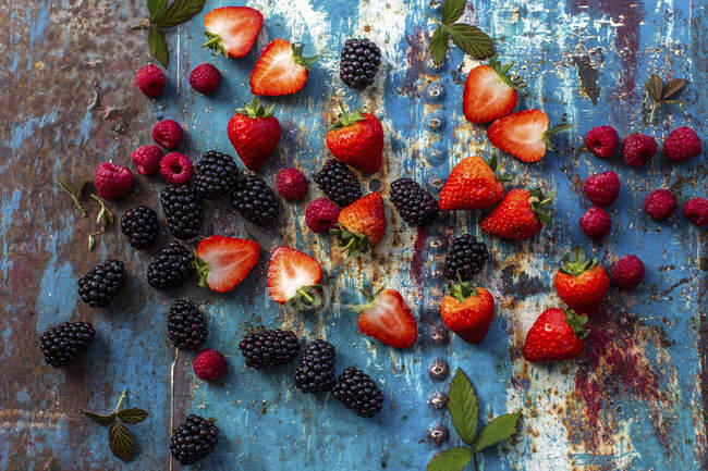 Blackberries, rasberries, strawberries close-up view — Stock Photo