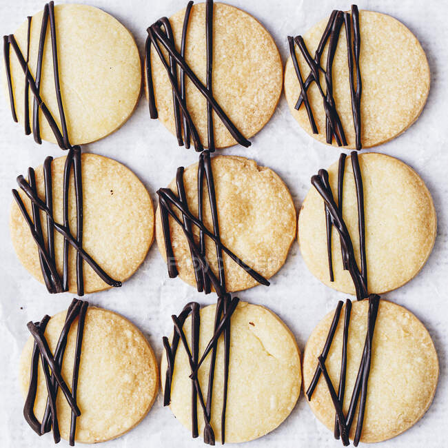 Крупним планом знімок смачного пісочного печива з шоколадом — стокове фото