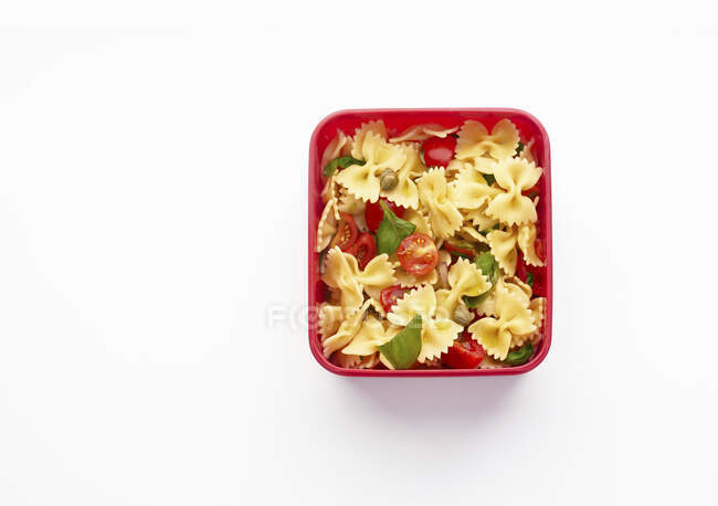 Обідниця з здоровим салатом для макаронів. — стокове фото