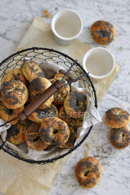 Homemade mini bagels with poppy seeds — Stock Photo