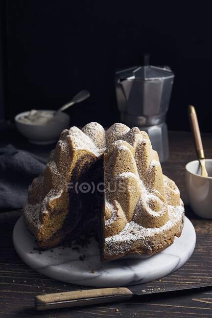 A caramel marble ring cake — Stock Photo