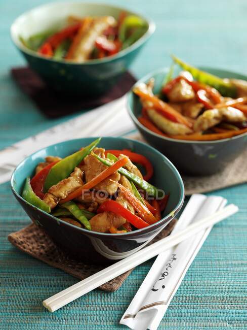 Yakitori chicken stir fry with vegetables (Asia) — Stock Photo