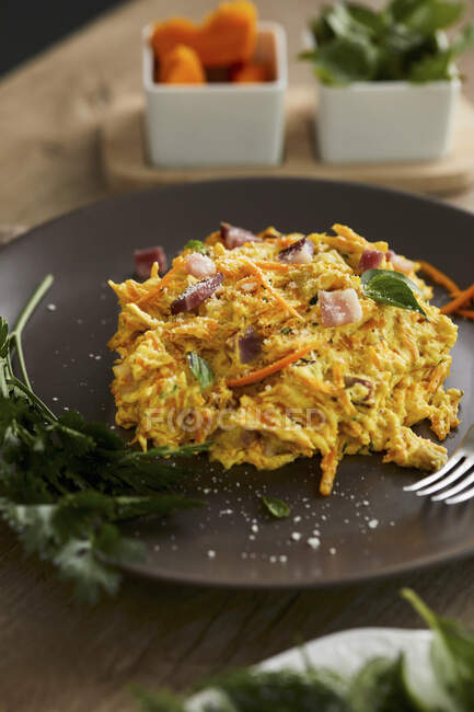 Raw pumpkin noodles with pancetta and cooking cream — Stock Photo