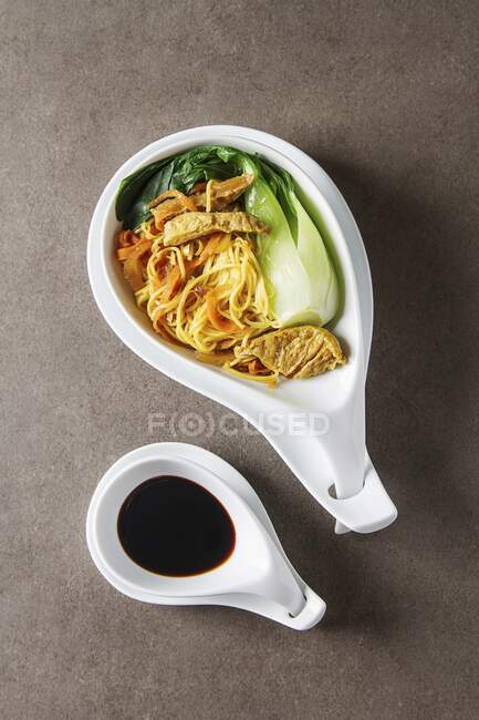 Overhead shot of Chinese cabbage, bok choy, and noodle with cape — Stock Photo