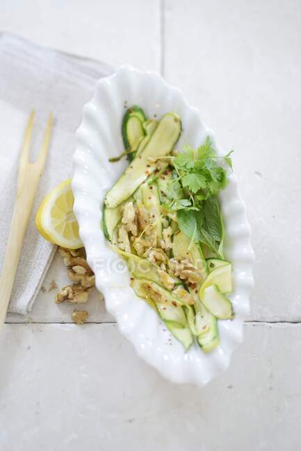 Courgette salad with walnuts, basil and coriander — Stock Photo